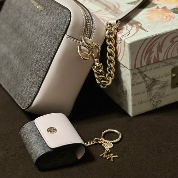 BRAND NEW. MICHEAL KORS CROSSBODY & Air Pods Case. Brown & blush Pink - Picture 3 of 12